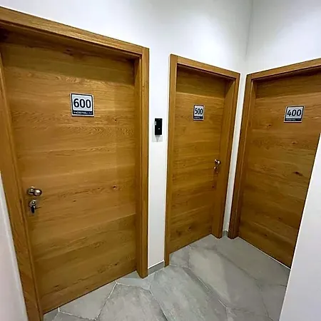 Hostelum *